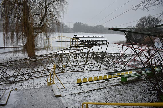 Trwa modernizacja linii energetycznej nad jeziorem w Golczewie