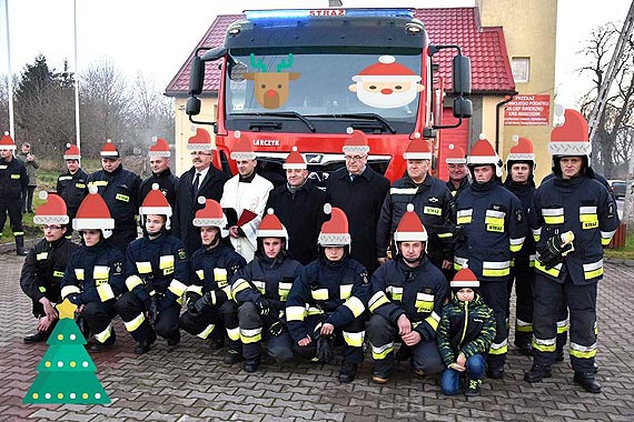 Straacy OSP wierzno nie maj wolnego dnia - w dzie Wigilii usuwali rozlan rop
