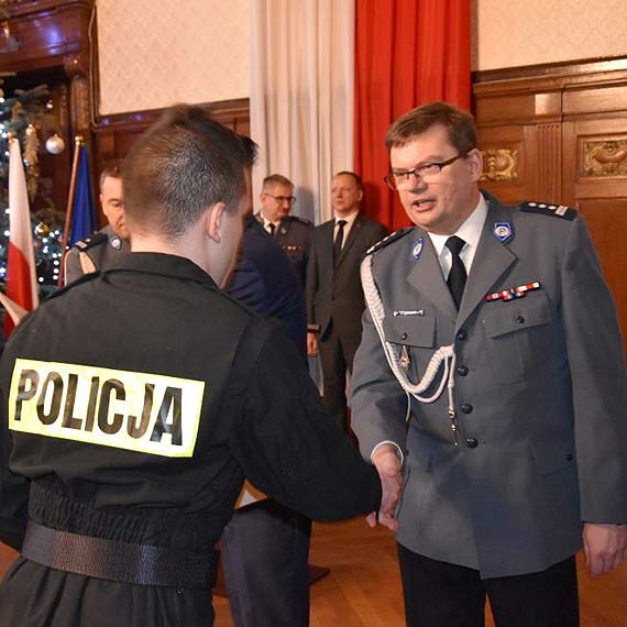  Kolejni nowi policjanci zoyli lubowanie. KPP w Kamieniu Pomorskim wesprze jeden funkcjonariusz