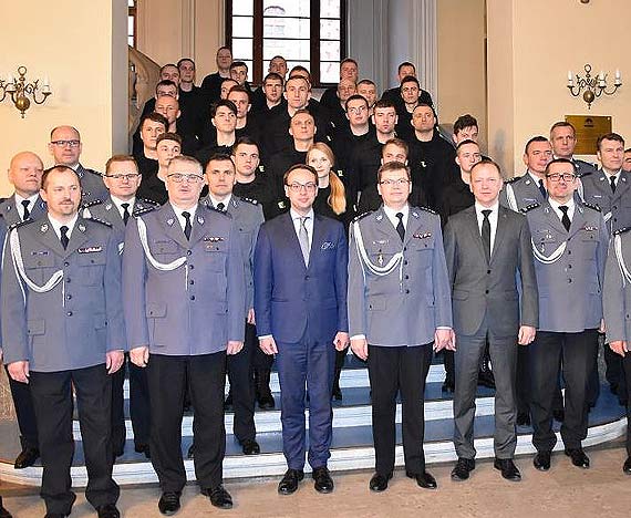  Kolejni nowi policjanci zoyli lubowanie. KPP w Kamieniu Pomorskim wesprze jeden funkcjonariusz