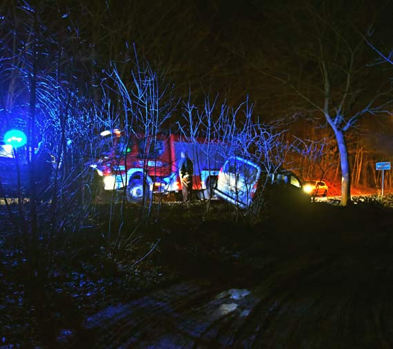 Na drodze z Wapnicy do Lubina kierowca osobwki chcc unikn zderzenia z innym autem wpad do rowu! 