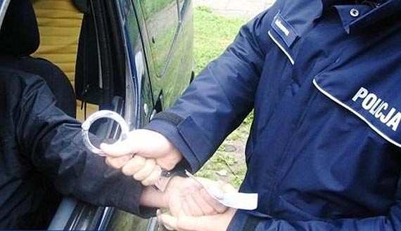 �wiadkowie zabrali kluczyki pijanemu kierowcy