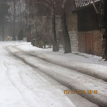 Śnieg i błoto na drogach. Gdzie są służby?