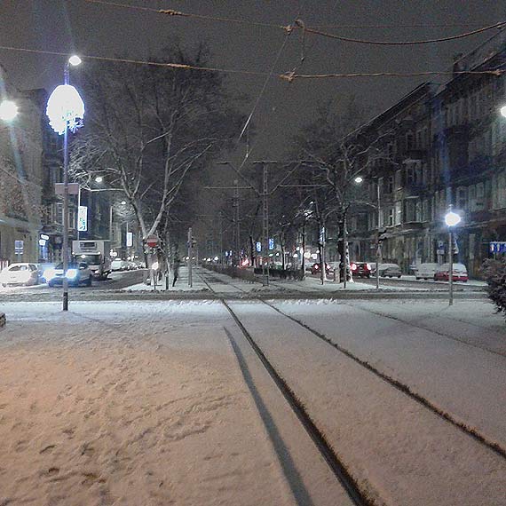 Zimowe warunki - uwa�aj na drodze!