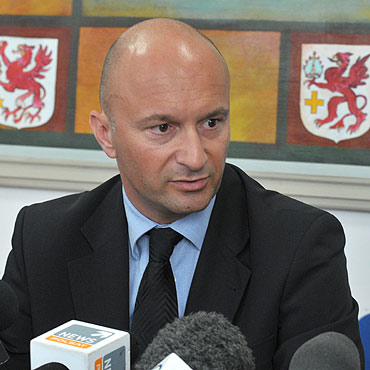 Wojewoda wstrzyma� 5 uchwa� rady powiatu kamie�skiego