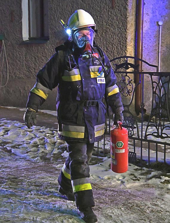 Poar komina - akcja gaszenia bya trudna ze wzgldu na wysok temperatur i zanieczyszczenie