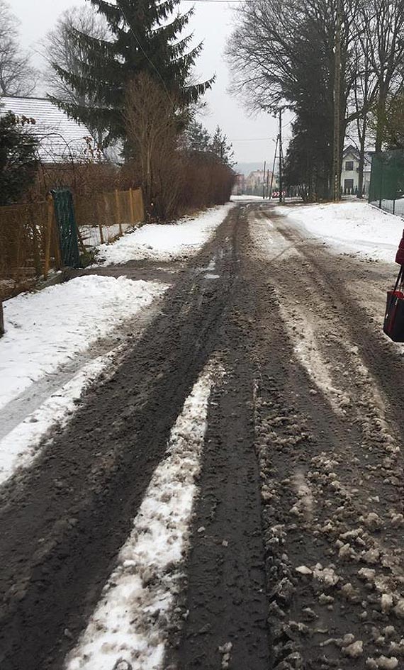Zaśnieżone drogi w Warnowie