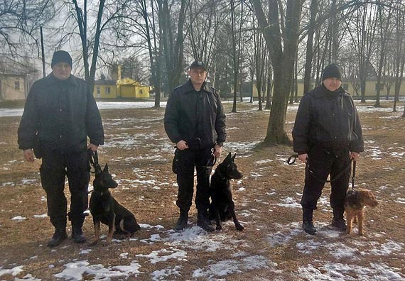 Czworono�ni funkcjonariusze b�d� zwalczali przest�pczo�� narkotykow�