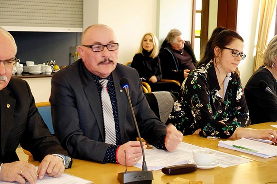 Ostre starcie radny kontra burmistrz na sesji w Midzyzdrojach
