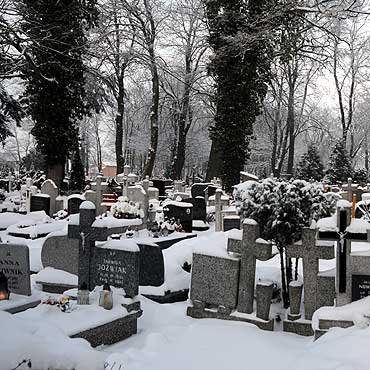 Kamie� Pom.: Na cmentarzu ciemno