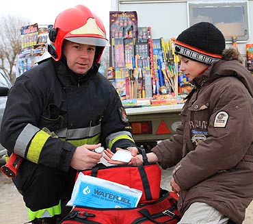 Stra�acy radz� jak bezpiecznie odpala� fajerwerki