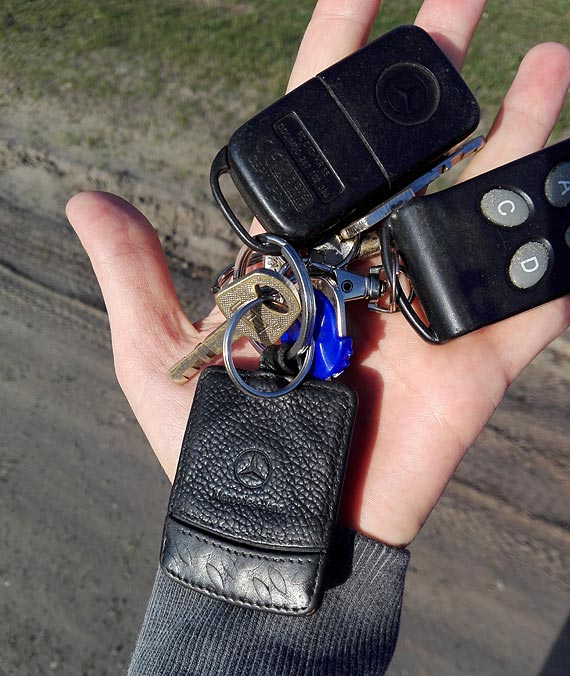 Znaleziono klucze od samochodu na ugorkach w Wapnicy