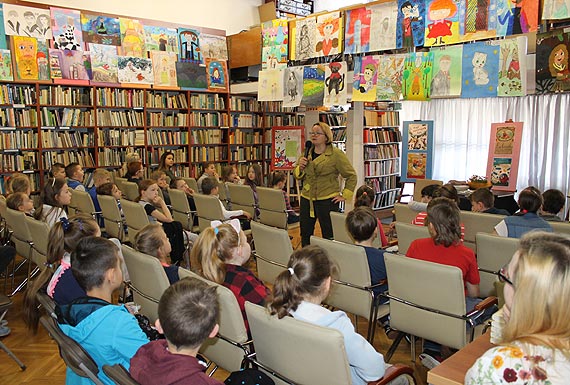 „Niesamowite przygody dziesięciu Skarpetek”, czyli Justyna Bednarek międzyzdrojskiej bibliotece