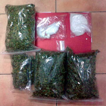 P�oty: Zatrzymani ze znaczn� ilo�ci� narkotyk�w 