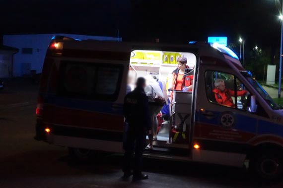 Na podwjnym gazie skuterem w betonow kul zaporow