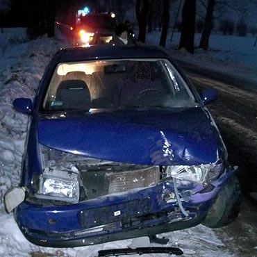 Nieostro�no�� czy fatalny stan nawierzchni? Kolejny wypadek samochodowy