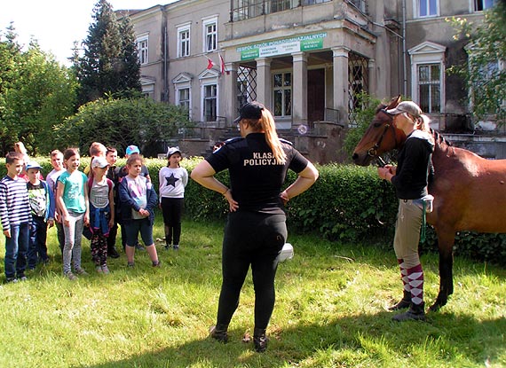Musztra paradna uczniw klasy policyjnej zakoczya dzie otwartej szkoy w Benicach