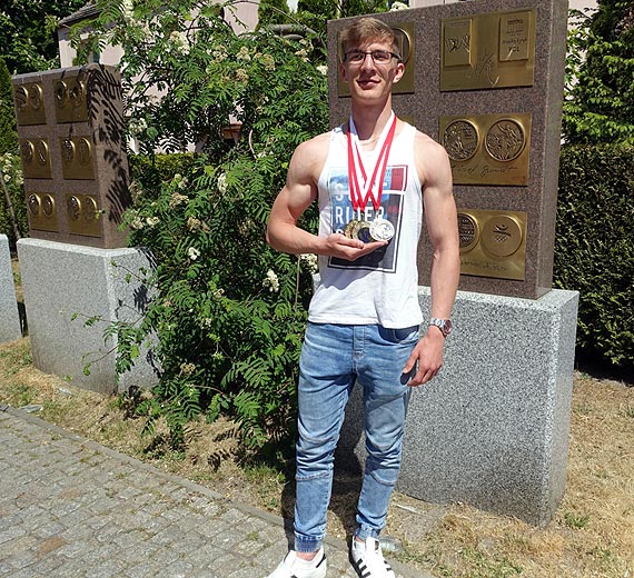 Micha Kokolus z „Pomeranii” w Dziwnowie potrjnym medalist mistrzostw powiatu w la