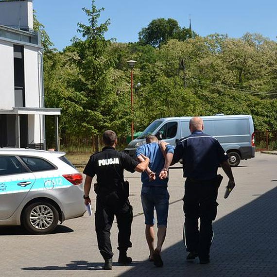 30- letni mieszkaniec Polic wywołał fałszywy alarm bombowy!