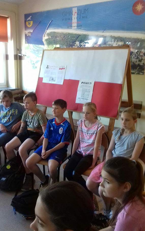 Pokaz mody militarnej i patriotycznej