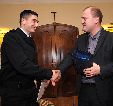 Bohaterski stra�ak wskoczy� do lodowatej Odry