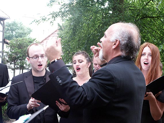 Gaude Mater Polonia piewa Zielinski Singers w kamieskiej katedrze