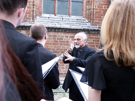 Gaude Mater Polonia piewa Zielinski Singers w kamieskiej katedrze