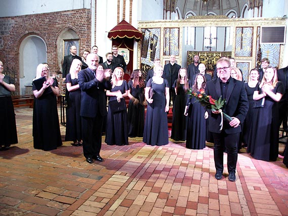 Gaude Mater Polonia piewa Zielinski Singers w kamieskiej katedrze