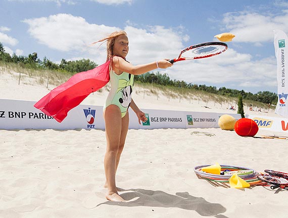 Tenis krluje na Pomorzu Zachodnim.  Akcja Dzieciaki do Rakiet odwiedzia winoujcie, a w kolejn sobot zawita doMidzyzdrojw