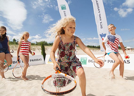 Tenis krluje na Pomorzu Zachodnim.  Akcja Dzieciaki do Rakiet odwiedzia winoujcie, a w kolejn sobot zawita doMidzyzdrojw