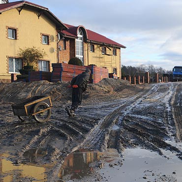 Troszynek, Mierz�cin:  Ton� w b�ocie, maj� do�� budowy obwodnicy