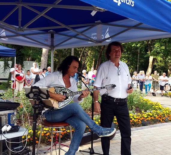 Koncert muzyki greckiej na Skwerze Przyjani w Dziwnowie