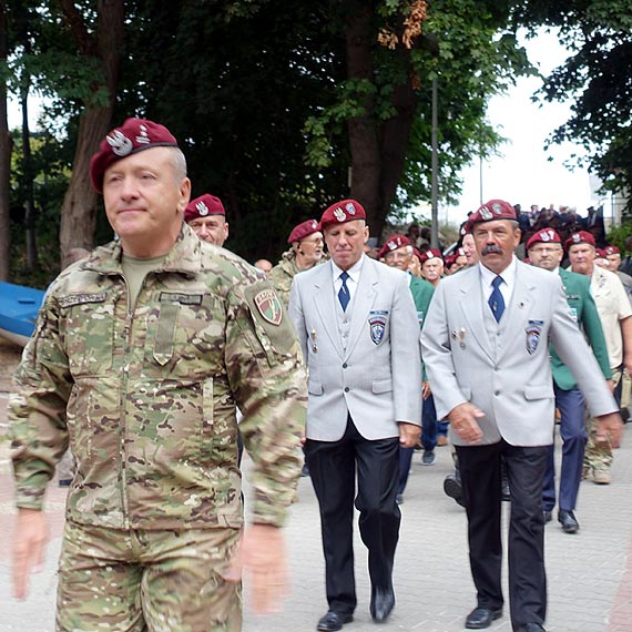 Piciu generaw Wojska Polskiego uczestniczy w IX Festynie Komandosa w Dziwnowie