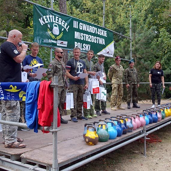 Piciu generaw Wojska Polskiego uczestniczy w IX Festynie Komandosa w Dziwnowie