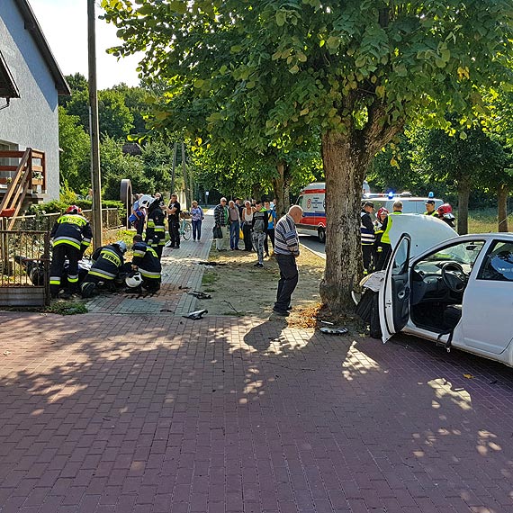 Kamikadze na motocyklu uderzy w samochd osobowy. To cud, e nikogo nie zabi... 