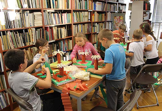 „Mirabelka - kiekujca historia” , czyli warsztaty literacko-plastyczne w midzyzdrojskiej bibliotece