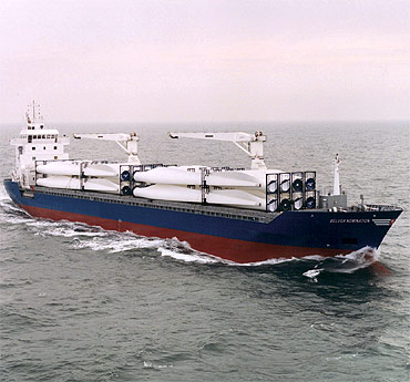 Porwany przez pirat�w polski kapitan to �winouj�cianin