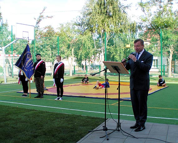 Po 55 latach istnienia Zesp Szk Ponadgimnazjalnych w Wolinie ma wasne boisko sportowe