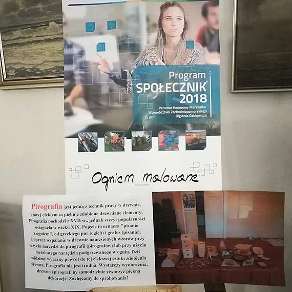 Ogniem malowane – wystawa prac uczestnikw warsztatw pirograficznych w MDK