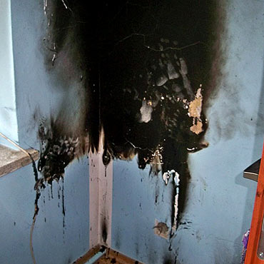Stawno: Wybuch� telewizor. 15-latka z poparzonymi d�o�mi w szpitalu