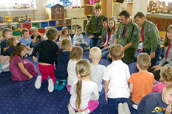 Harcerze w odwiedzinach u przedszkolakw