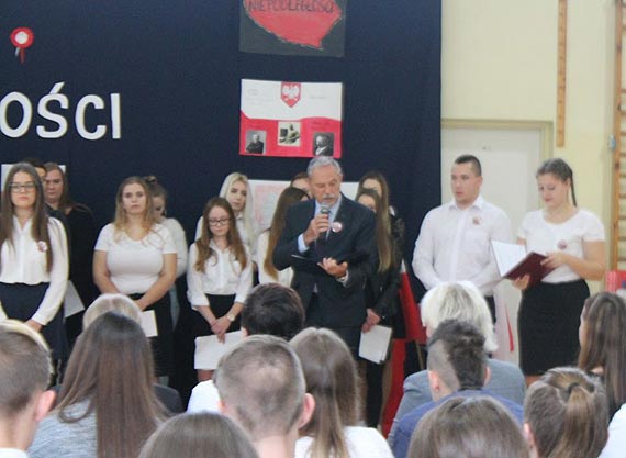 Uroczysty apel z okazji 100-lecia Odzyskania Niepodległości