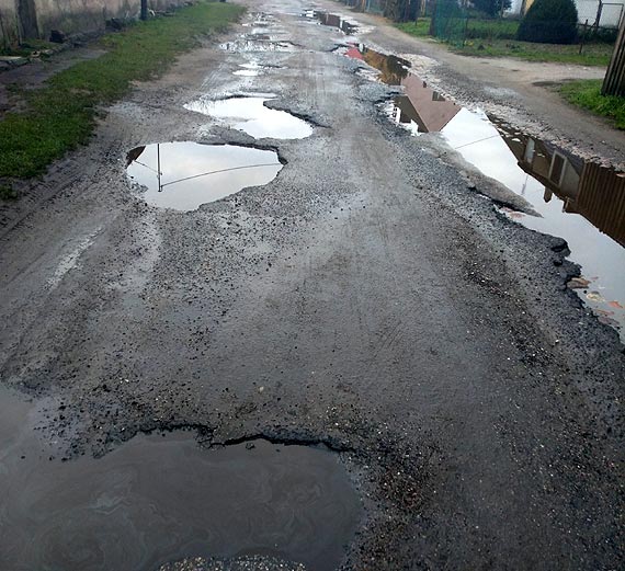 Czytelnik: Czy przez tragiczny stan drogi mam zacz chodzi „z buta”?