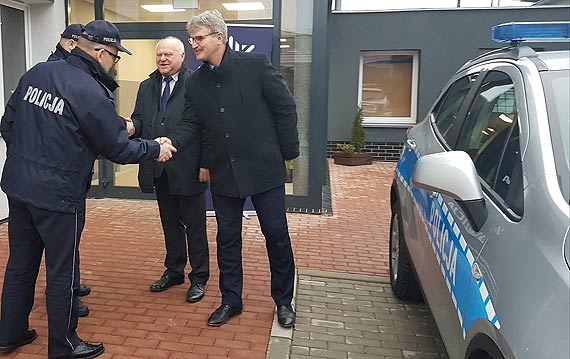 Uroczyste przekazanie nowego radiowozu dla KPP Kamień Pomorski