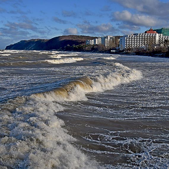 Żywioł demoluje plażę w Międzyzdrojach