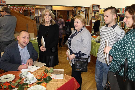 „Wspominamy razem”sołectwa w międzyzdrojskiej bibliotece