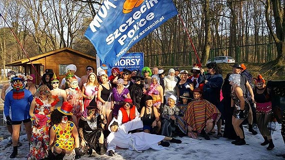 Karnawa�owa Morsowa K�piel Przebiera�c�w w Szczecinie