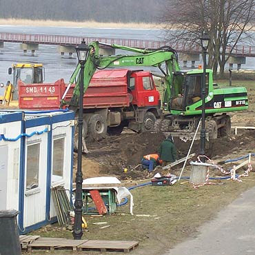 Kamie� Pomorski: Podczas budowania mariny odkryto drewniany pomost