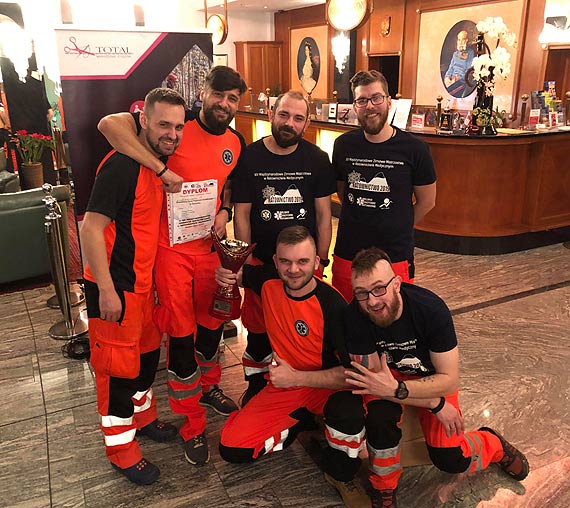 Sukces ratownik�w medycznych WSPR