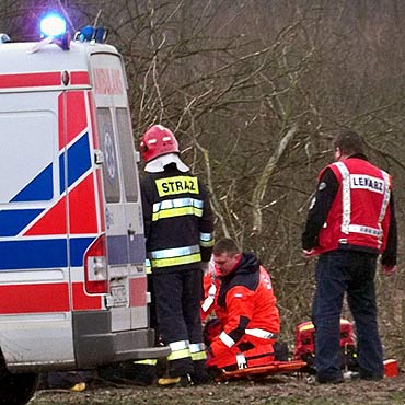 Drzewo przygniot�o pilarza. Z po�aman� nog� trafi� do szpitala
